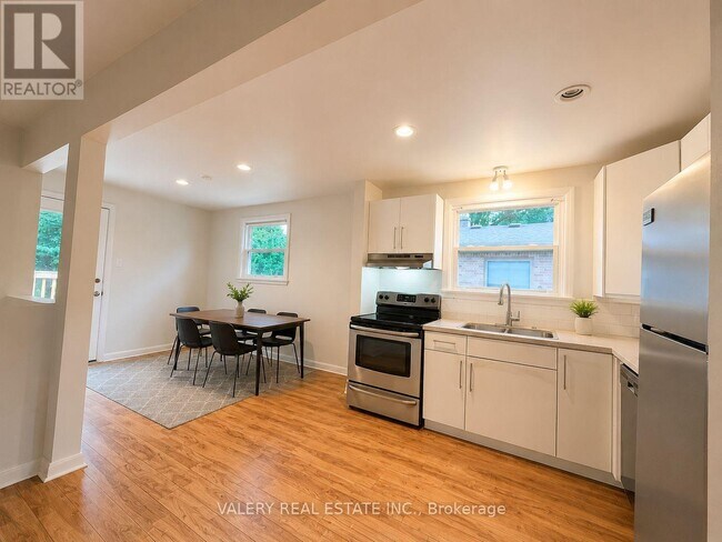 Photo - 206 Barry Pl