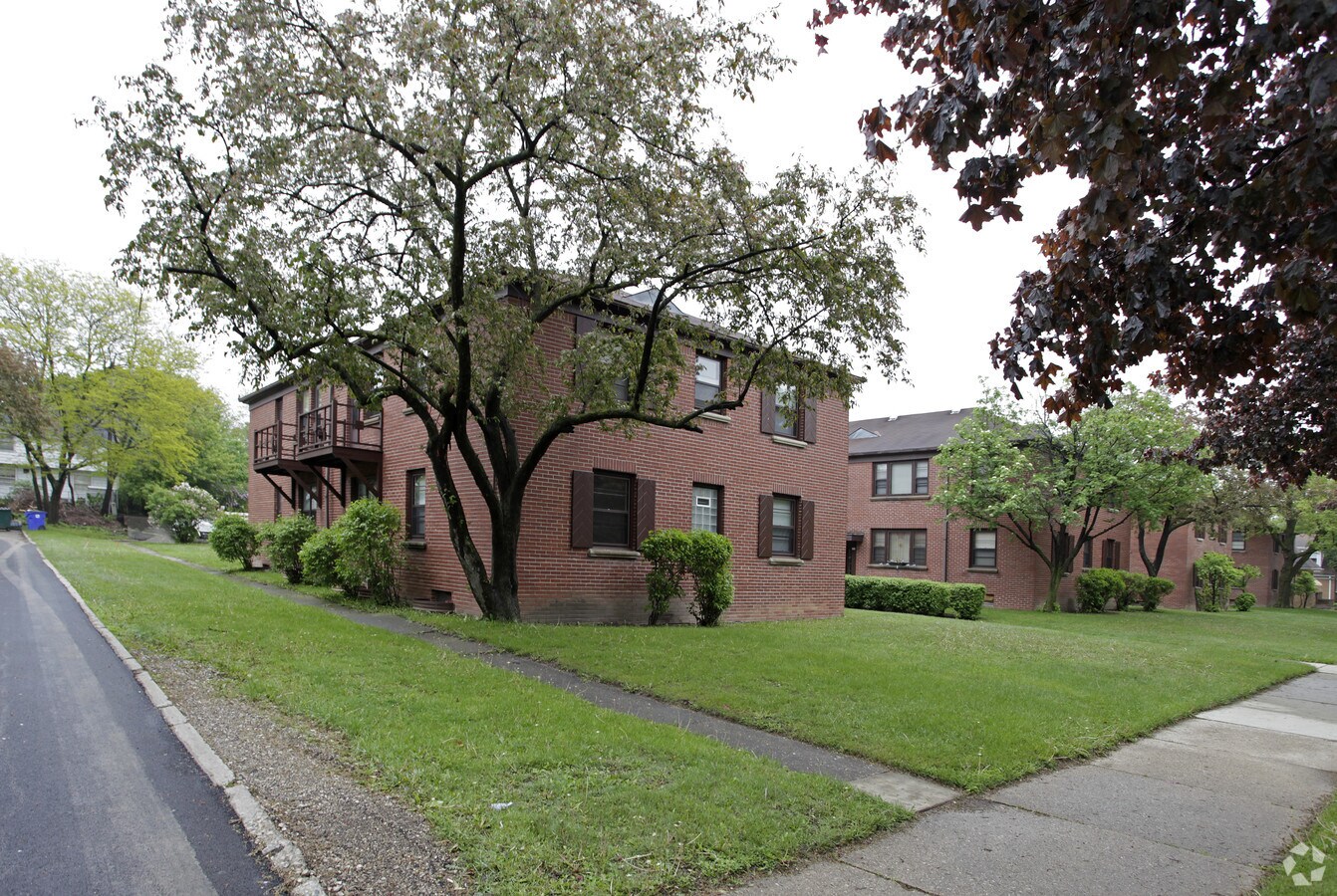 Photo - Bluemound Courtyards