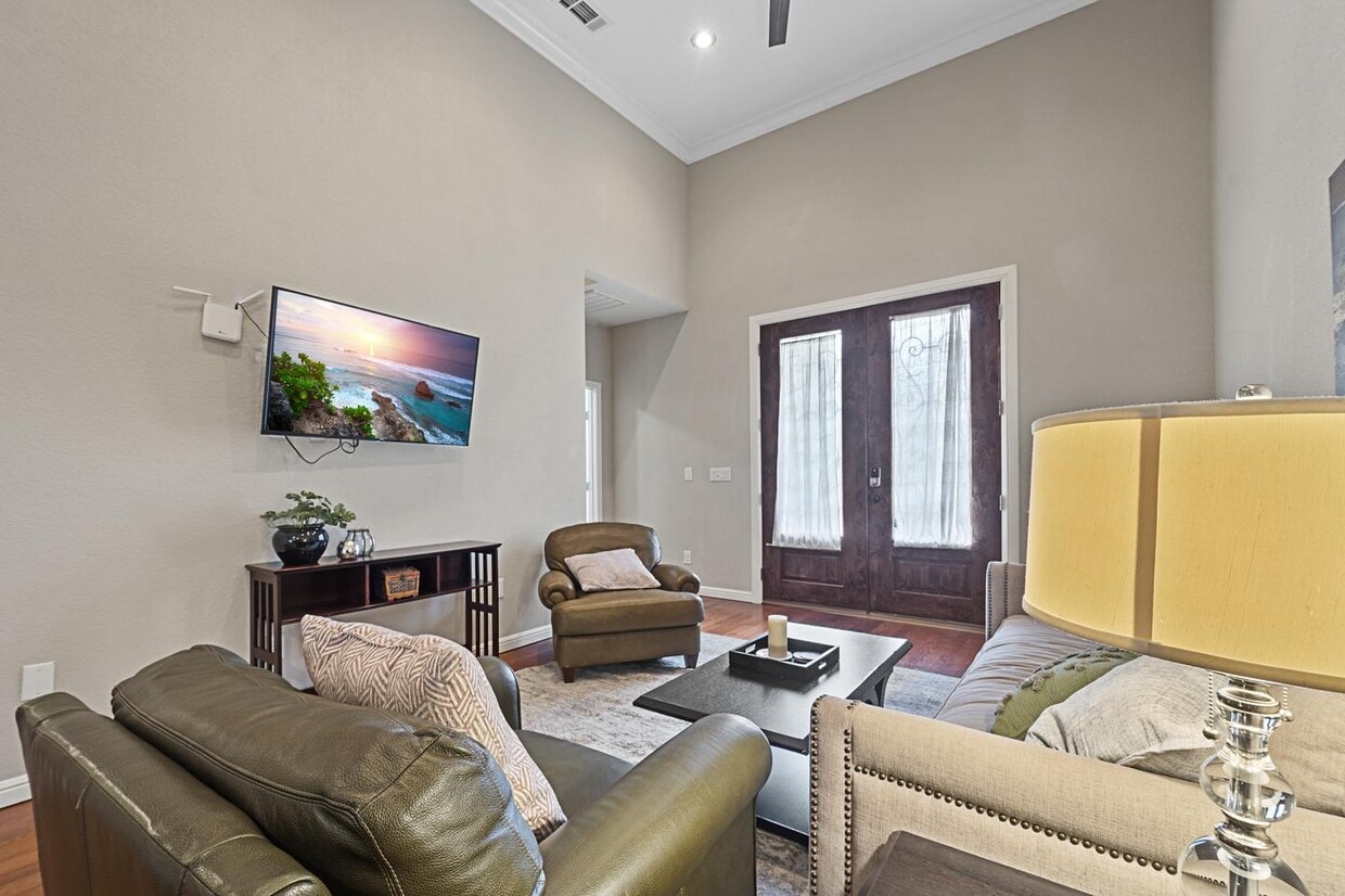Photo - 1114 Ruea St