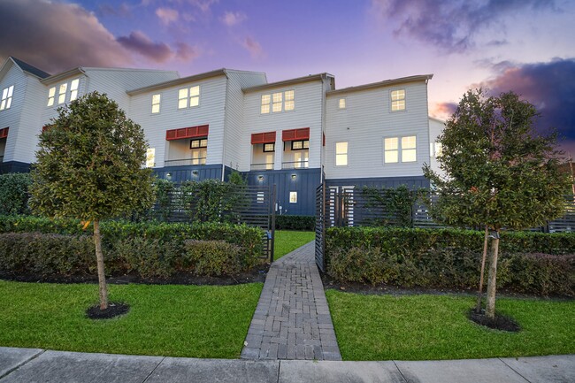 Building Photo - 826 Cage St