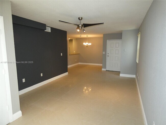 Photo - 2803 N Oakland Forest Dr Unit 114