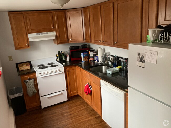 Building Photo - 61 Selkirk Rd Unit 1 Rental