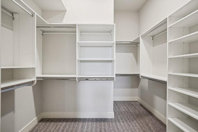 Building Photo - 7041 Hayes Horizon