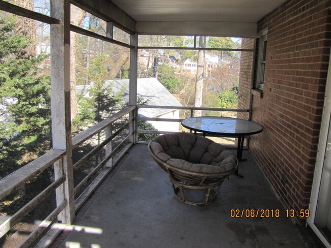 Photo - 7609 Woodman Rd Unidad 1 - Downstairs