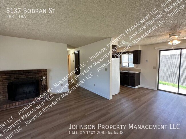 Photo - 8137 Bobran St