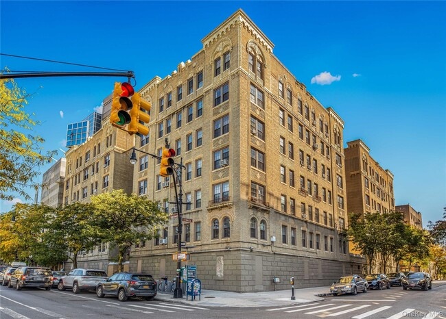 Building Photo - 1100 Grand Concourse Unit 5H