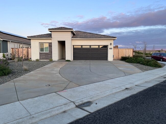 Building Photo - BEAUTIFUL NEWER HOME IN WEST ROSEVILLE!!