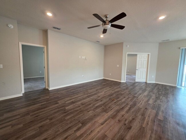 Photo - 4-Bedroom, 2.5-Bathroom in Lakeland