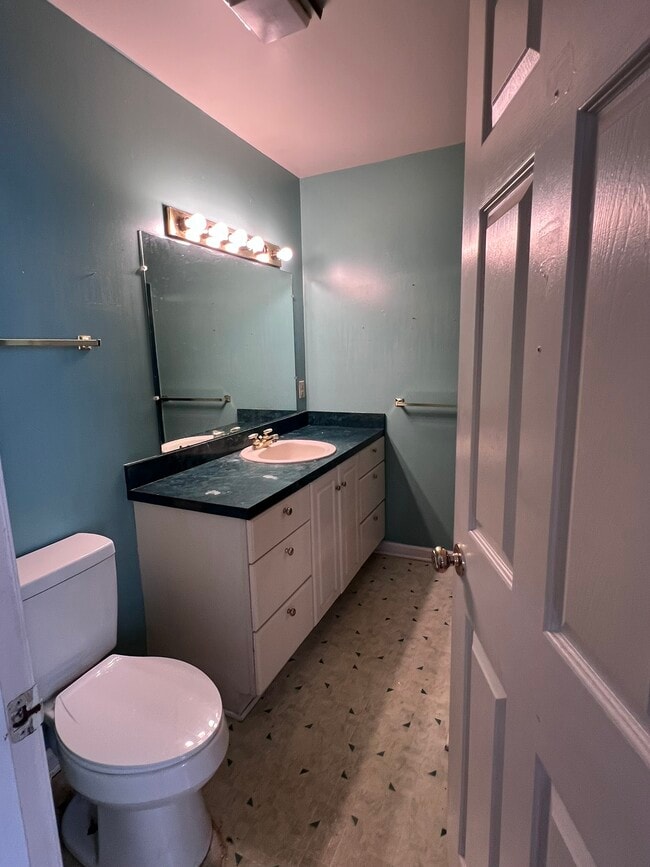 Photo - 398 W Race St