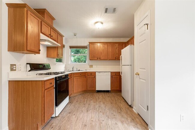 Photo - 13806 Greinert Dr