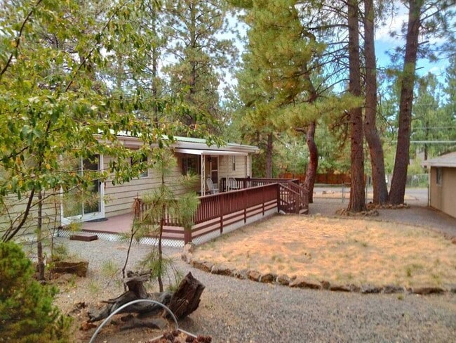 Building Photo - Deschutes River Woods