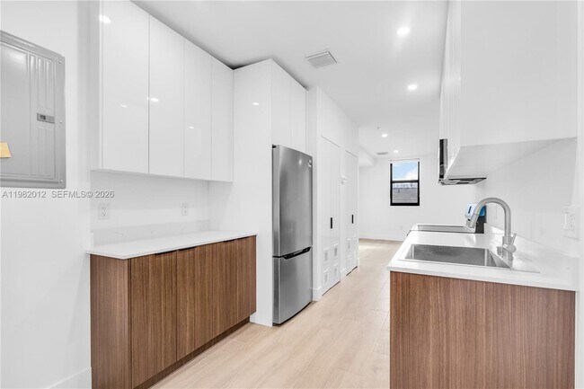 Photo - 1037 NW 2nd St Unit 2B