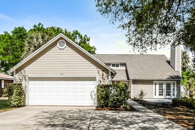 Building Photo - 104 1st St Ct