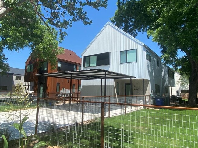Building Photo - 913 Tillery St