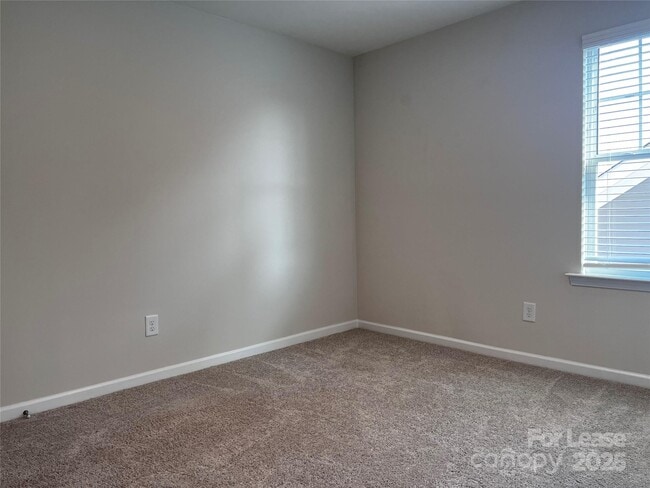 Photo - 108 Keats Aly