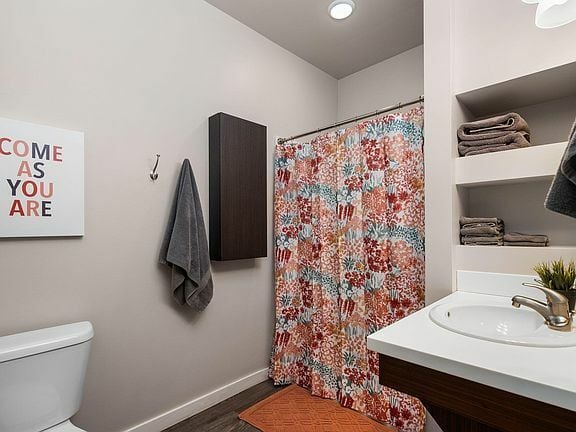 Photo - 619 E Eighth St Unit 9