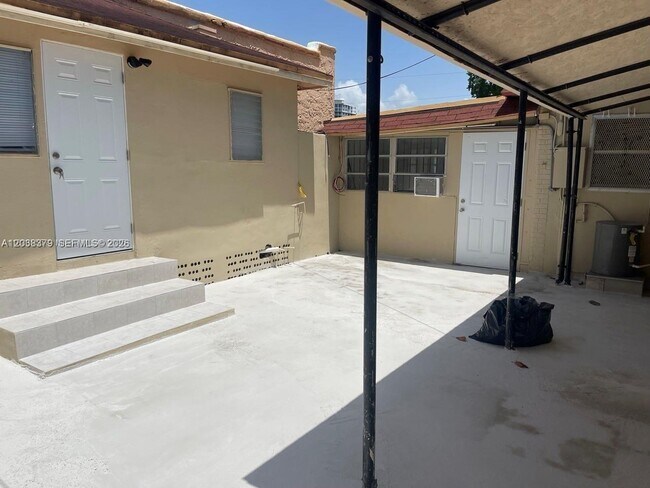 Photo - 219 SW 21st Ave Unit 3