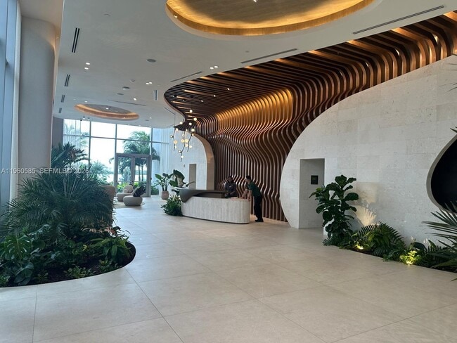 Building Photo - 700 NE 24th St Unit 2605