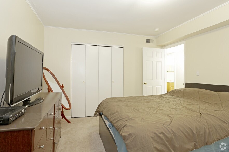 Param Apartments For Rent in Villa Park, IL