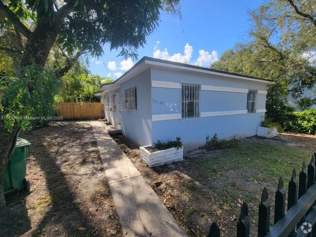 Building Photo - 2 bedroom in Miami FL 33137 Rental