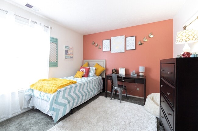 Plano de planta de 2 habitaciones en The Addison on Main Apartments - The Addison on Main