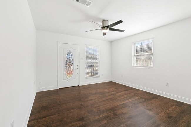 Photo - 2420 Dubreuil St