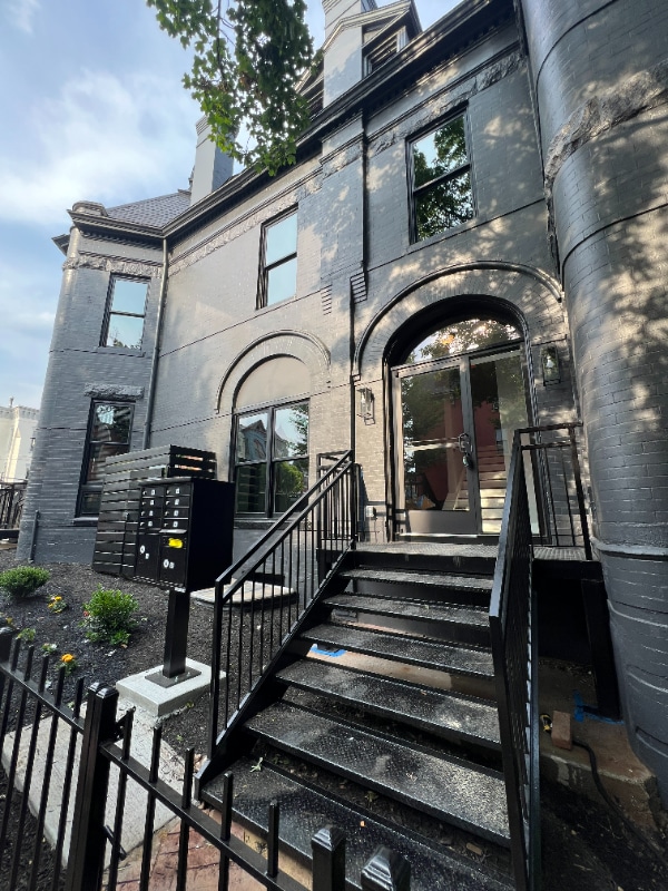 Photo - 318 M St NW