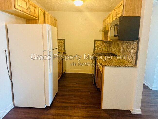 Photo - 501 Golden Cir Unit Apt 201