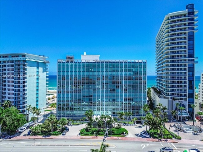 Building Photo - 5055 Collins Ave Unit 3K