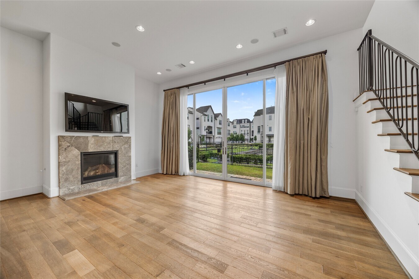 Photo - 11107 Savannah Oaks Ln