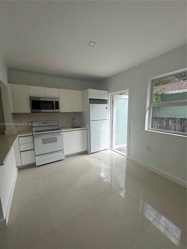 Photo - 53 NE 56th St Unit 1