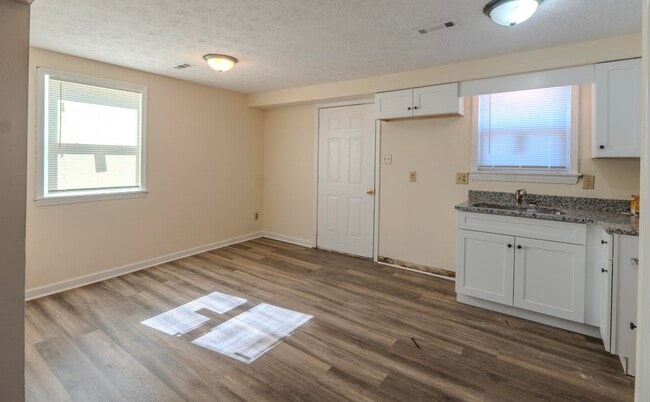 Photo - 922 Southern Hills Dr