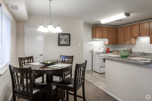 Dining Area - Salem Harbour