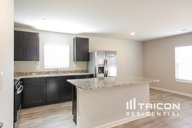 Photo - 927 Equine Dr