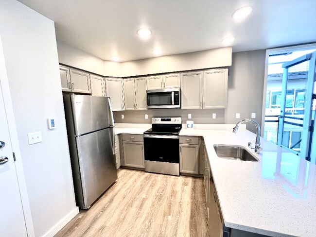 Photo - 2330 Yakima Ct Unidad A304