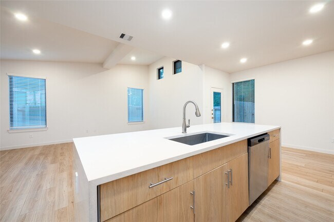 Photo - 2517 Appian Wy Unit B