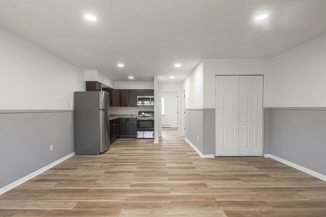 Photo - Lakeside Apartments