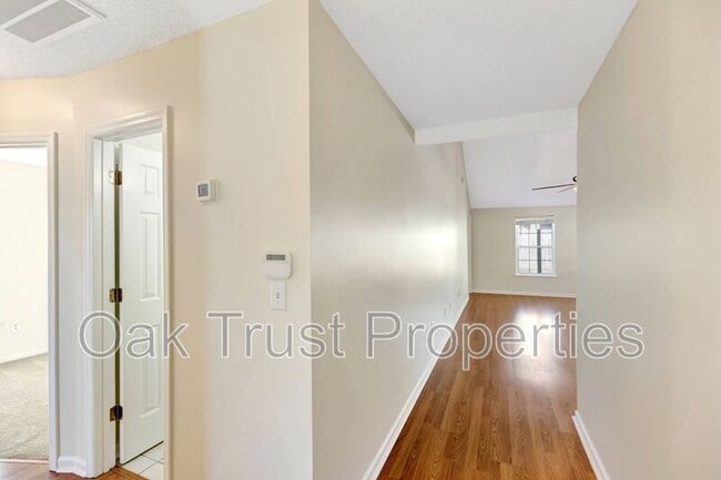 Photo - 5098 Westview St