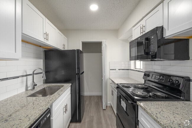 1BR, 1BA Kitchen - Highland Ridge