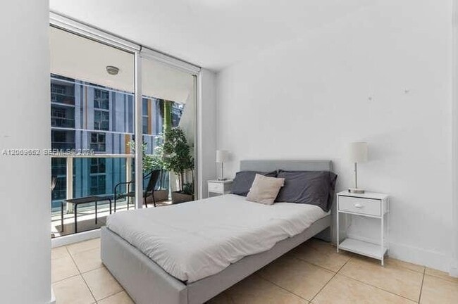 Photo - 185 SW 7th St