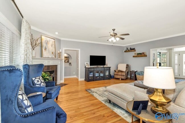 Photo - 230 Bishop Farm Way