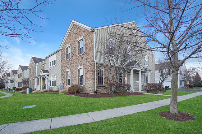 Photo - 321 Springbrook Trail S Townhome