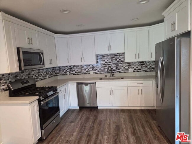 Photo - 6653 Glade Ave