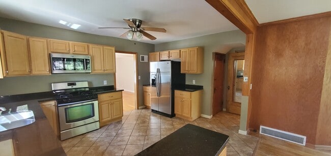 Photo - 2923 Arthur St NE