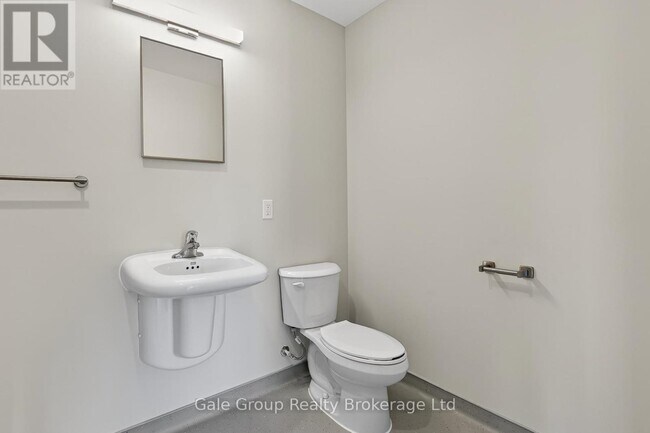 Photo - 785 Southwood Way