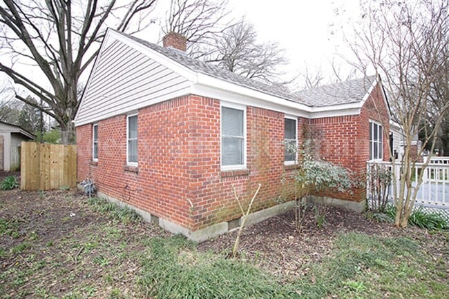 1023 Waring Rd