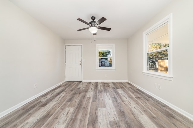 Photo - 211 Putnam St