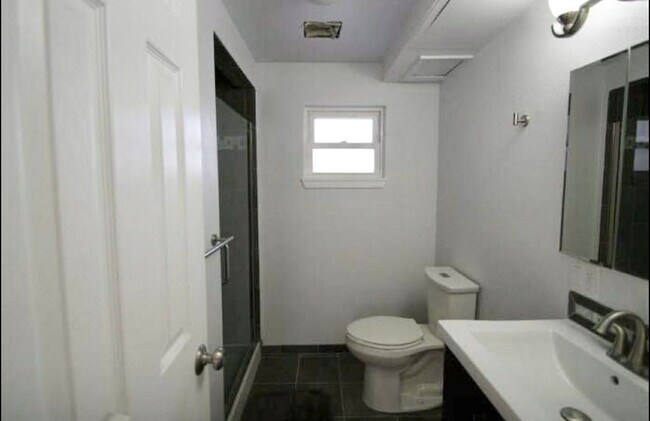 Photo - Spacious Martin Acres 5 bedroom Home Available 8/1/2026