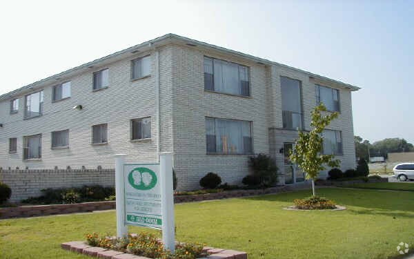 Main Property View - 7500 Morganford Rd Apartments