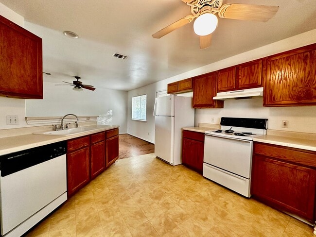 Photo - 3/2 On Amelia CT